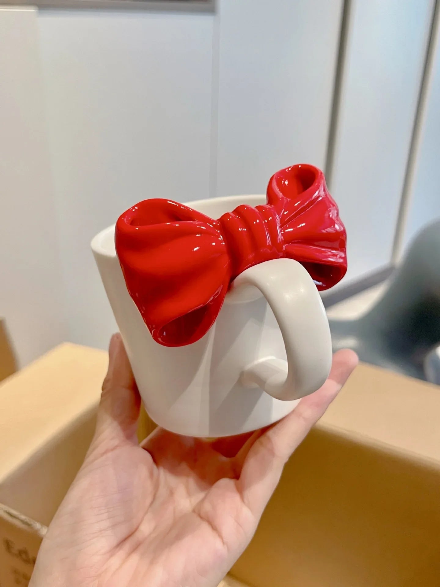 Nordic Bow Tie Ceramic Mug with Large Handle – Perfect Valentine’s Gift for Coffee & Juice Lovers