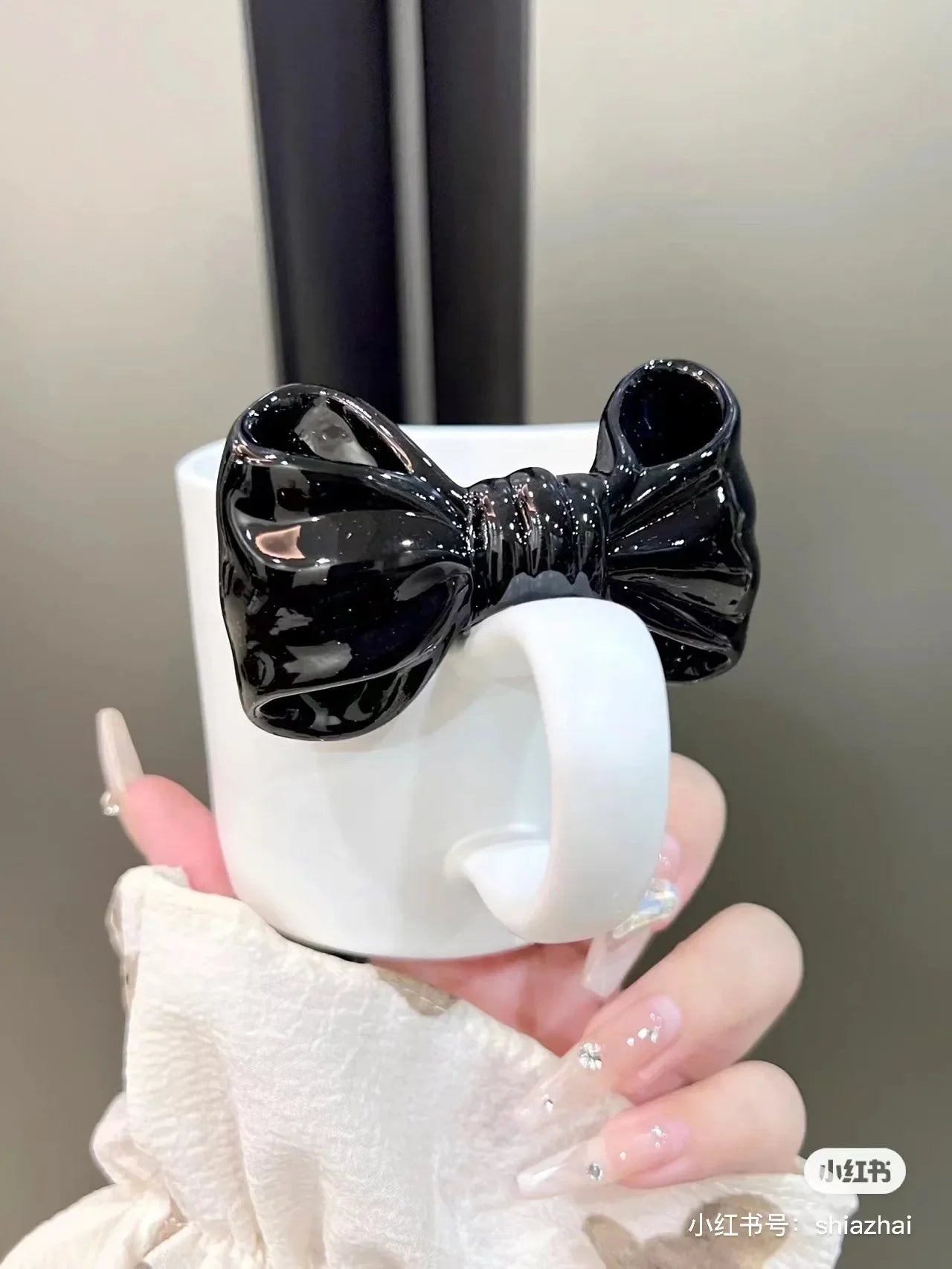 Nordic Bow Tie Ceramic Mug with Large Handle – Perfect Valentine’s Gift for Coffee & Juice Lovers
