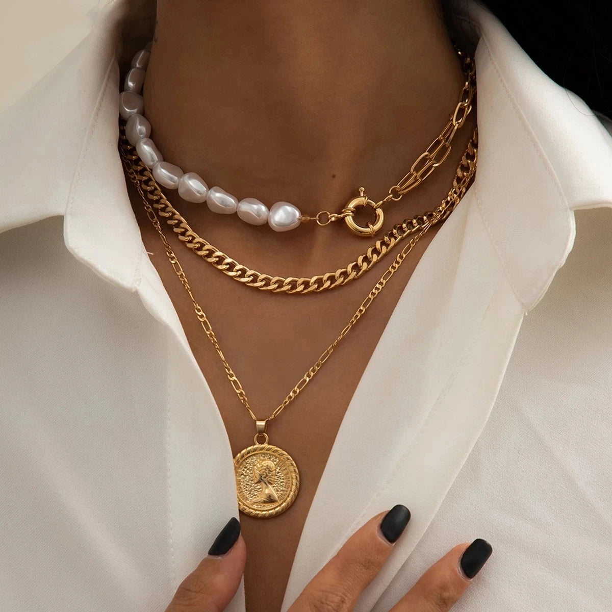 Goth Baroque Multi-Layer Coin Portrait Pendant Necklace – Vintage Imitation Pearl Link Chain Jewelry for Women