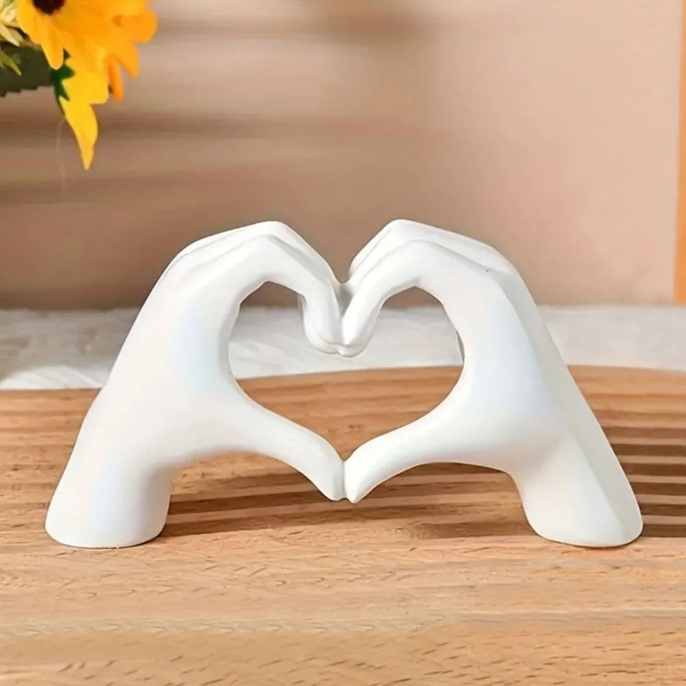 Resin Love Gesture Statues – Desktop Sculptures for Nordic Luxury Home & Office Decor