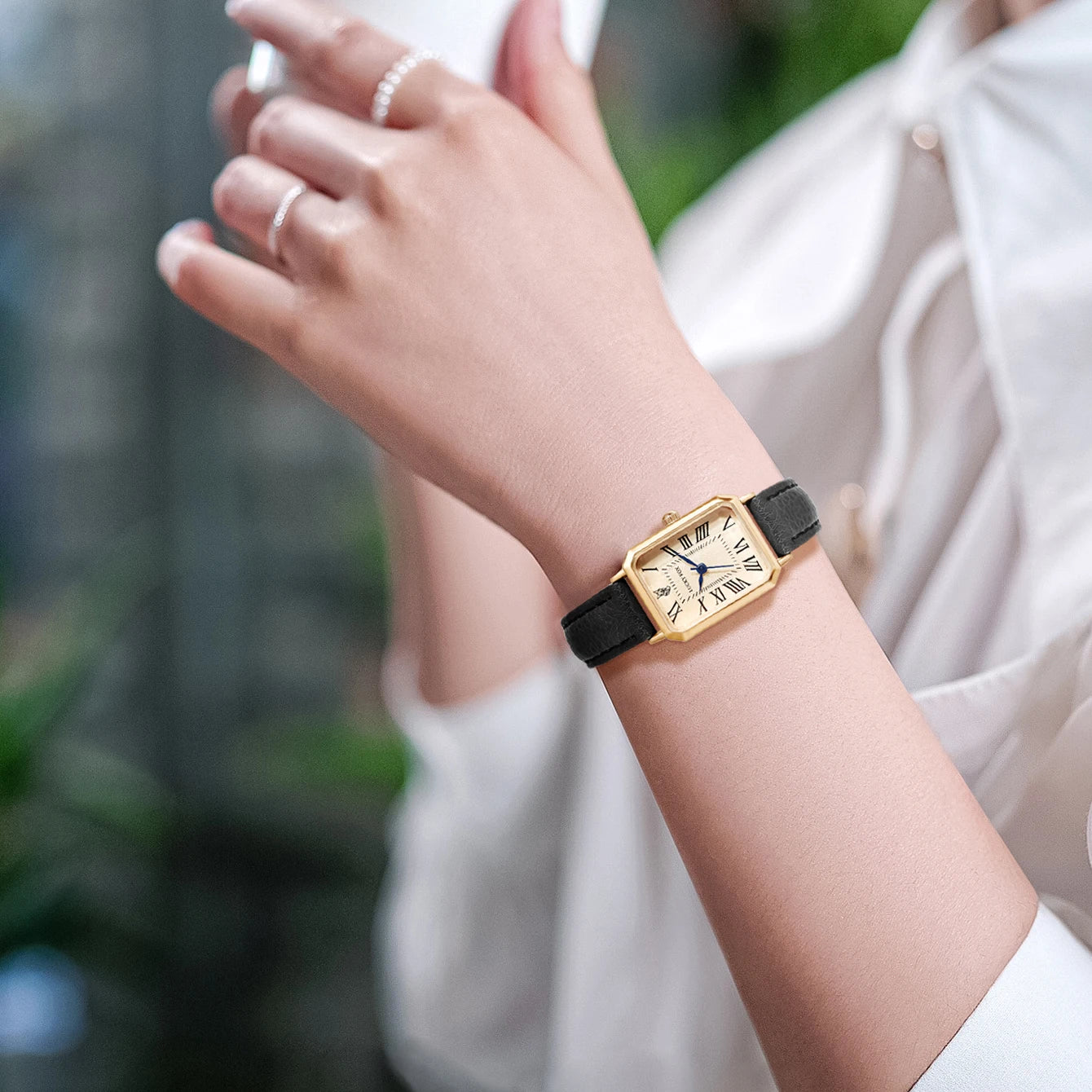 Retro Square Leather Strap Quartz Watch – Casual Roman Numeral Dial Wristwatch for Women