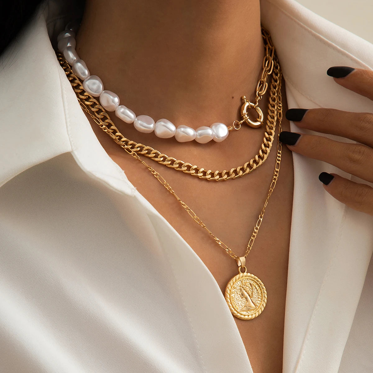 Goth Baroque Multi-Layer Coin Portrait Pendant Necklace – Vintage Imitation Pearl Link Chain Jewelry for Women