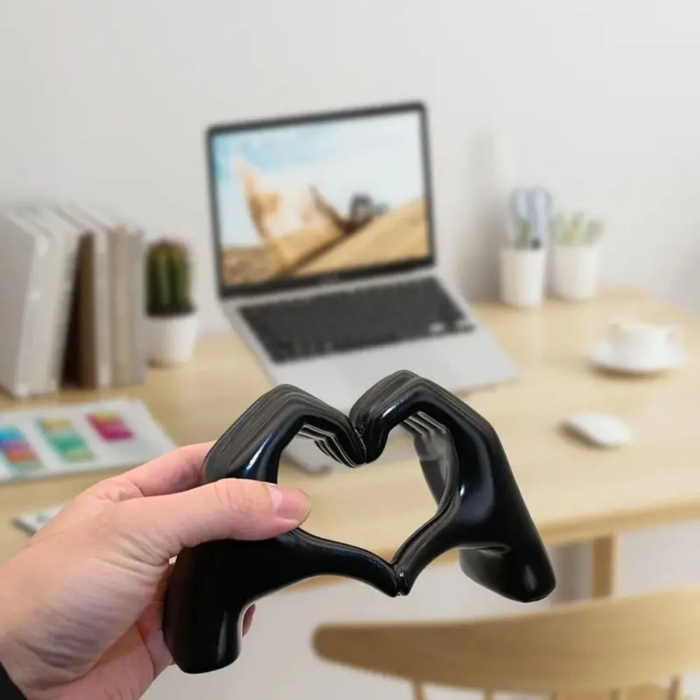 Resin Love Gesture Statues – Desktop Sculptures for Nordic Luxury Home & Office Decor